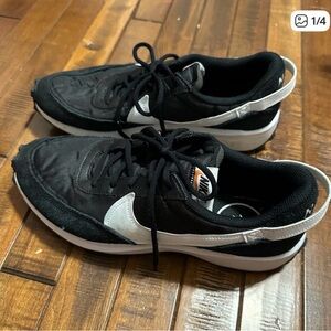 Nike Black and White Sneakers waffle debut unisex